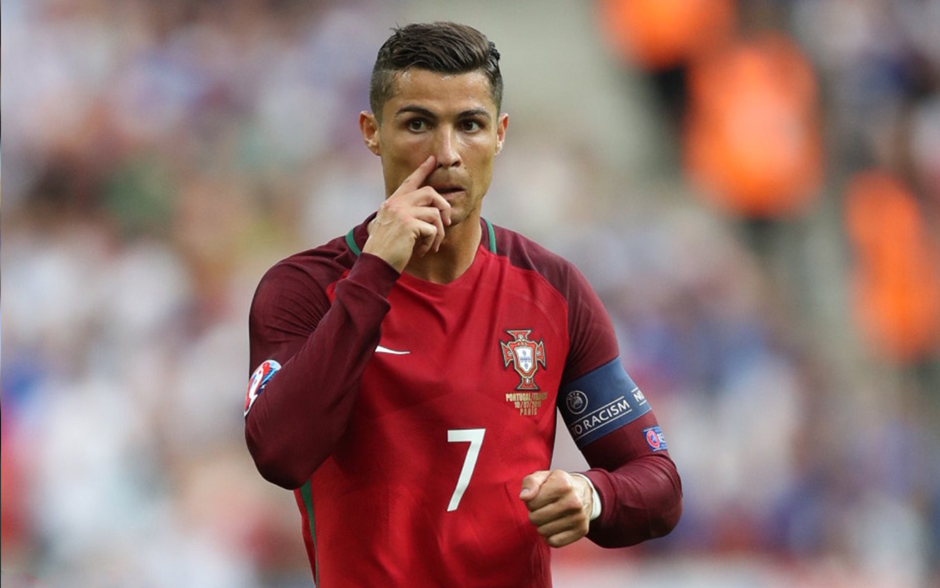 乌拉圭队在世界杯预选赛中遭遇失利,球迷对球队表现提出质疑,乌拉圭国家队世预赛