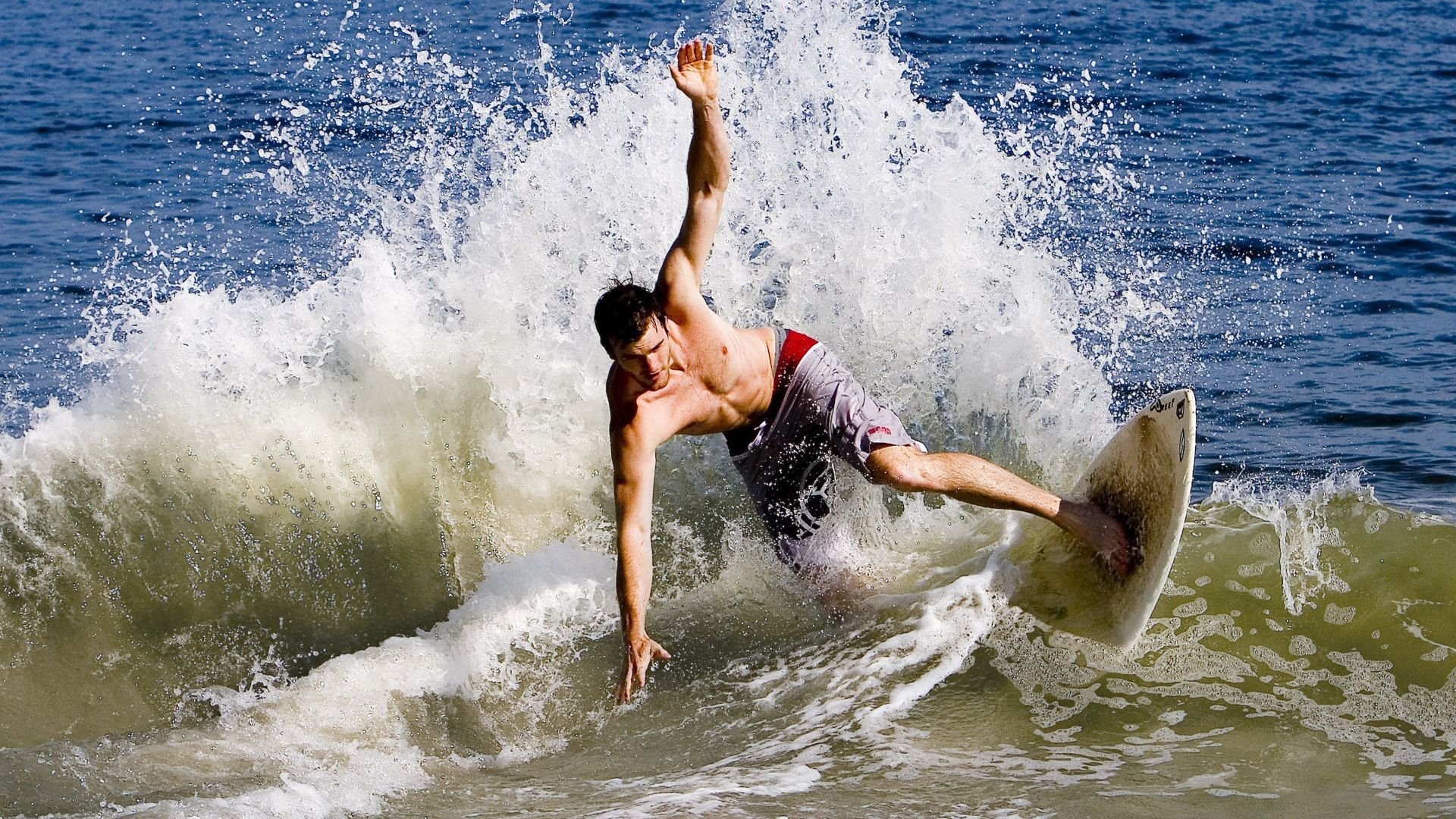 凶猛进攻，球队领先一步操控比赛！，凶猛进攻,球队领先一步操控比赛的是谁