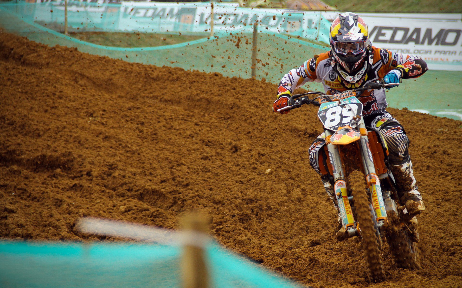 德国女子团体追逐赛选手在决赛中获得铜牌，德国女子单打