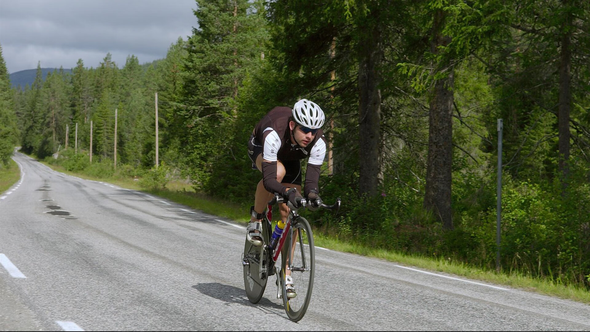 竞技+娱乐：打造多样娱乐体验的电竞场景探索，电竞娱乐产业